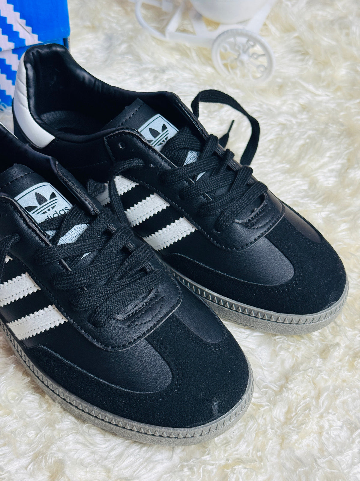 Women's Samba Classic Black Sneakers