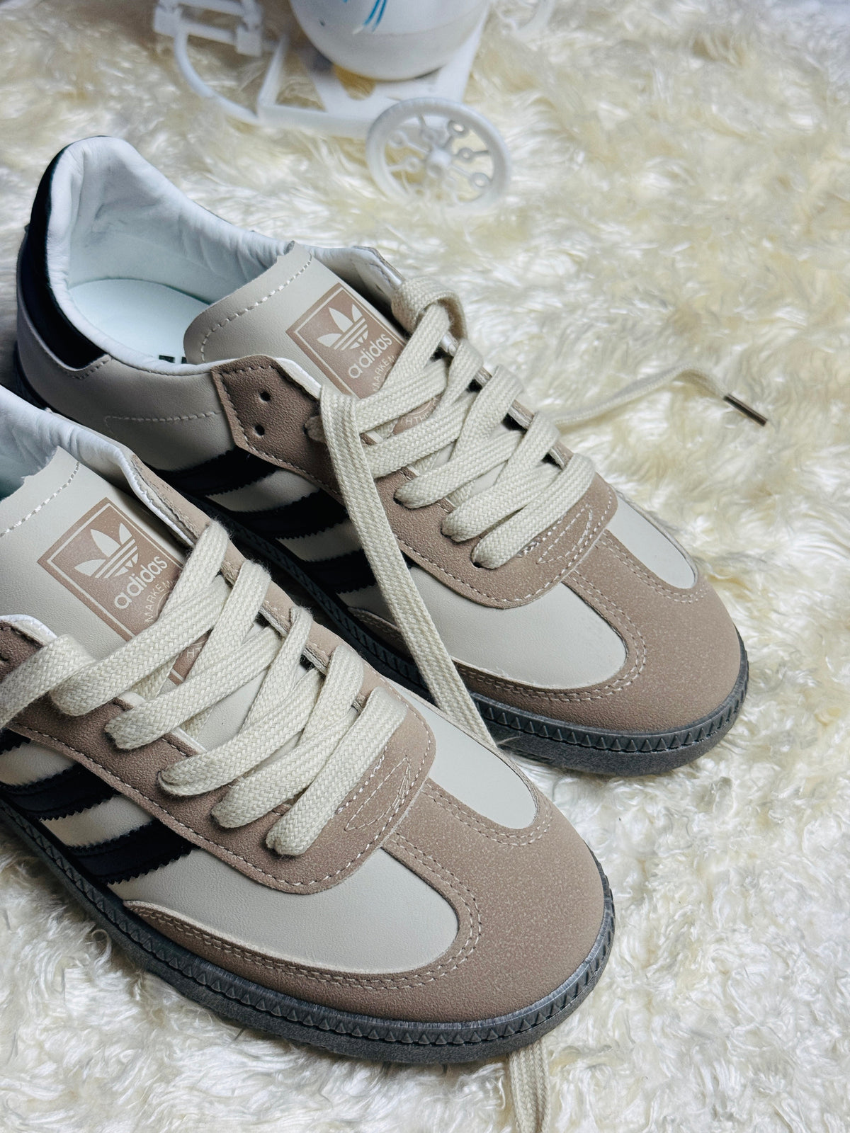 Women's Samba Classic Beige, Grey &amp; Black Sneakers