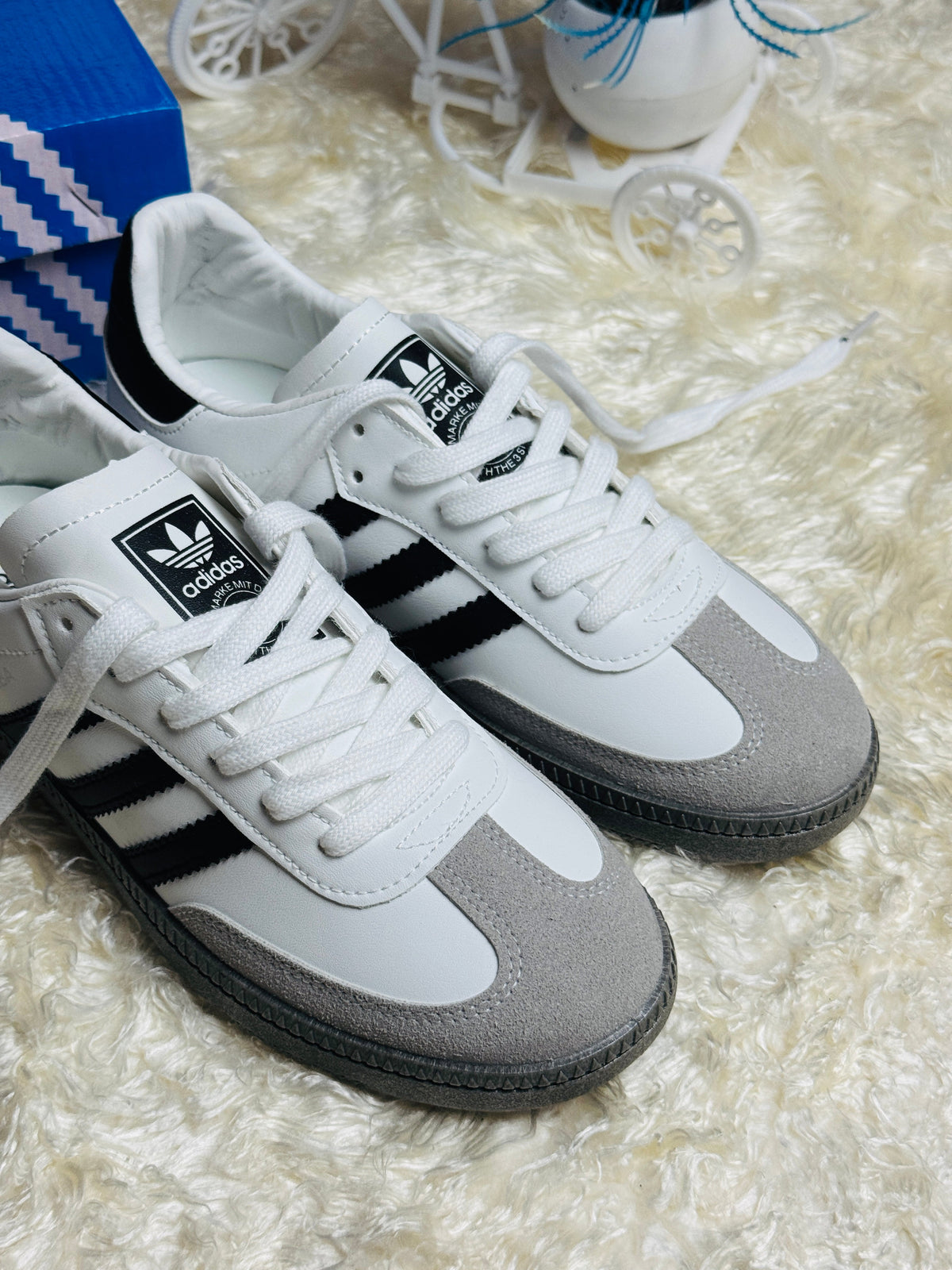 Women's Samba Classic White &amp; Black Sneakers